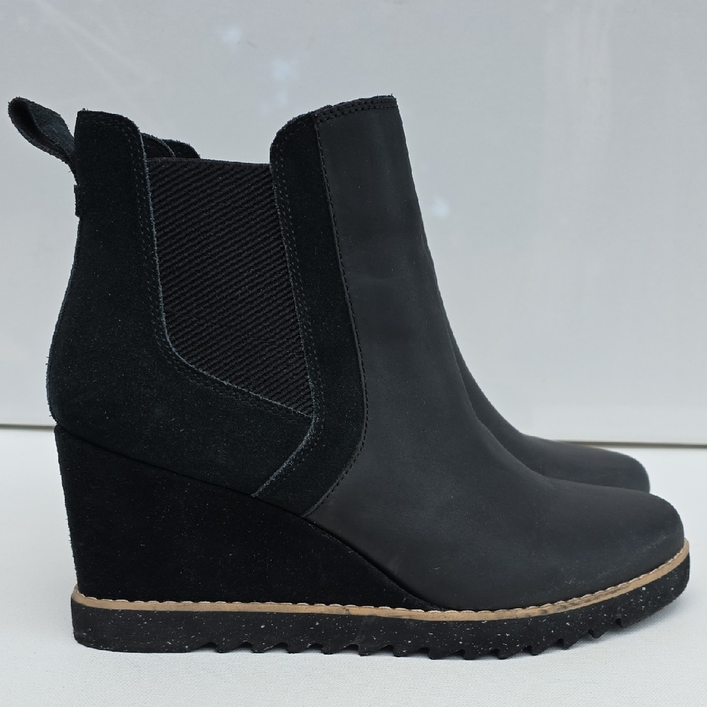 471 TOMS Maddie Black Leather & Suede Wedge Chelsea Boots - Size 11 W